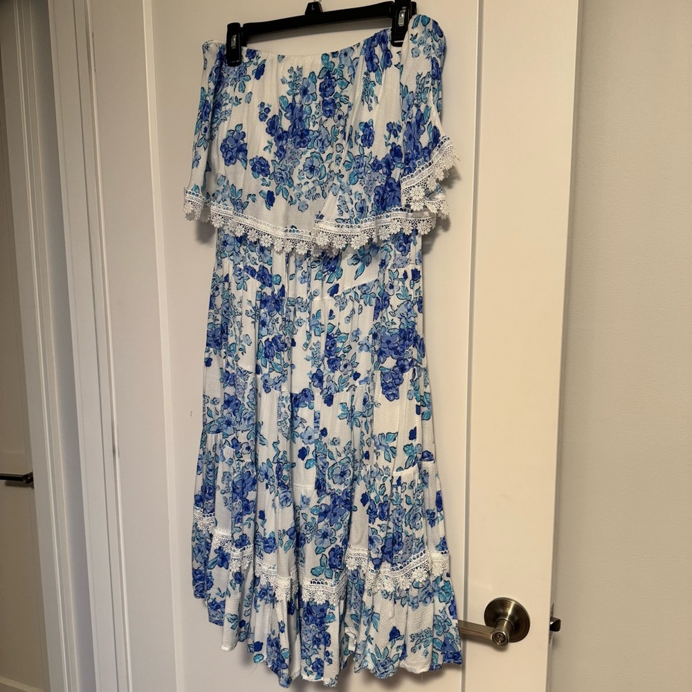 Lulu’s Strapless Floral Dress